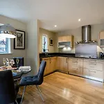 10 Stonegate Court